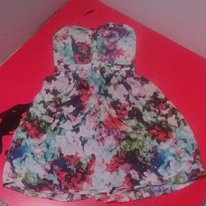 Super pretty strapless summer dress